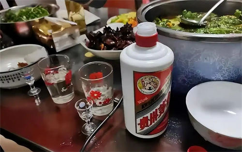 自制白酒什么温度喝着比较好  3
