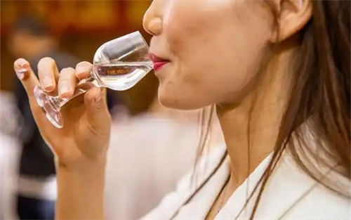 白酒消费人口倒计时：25年后谁来喝酒？  4