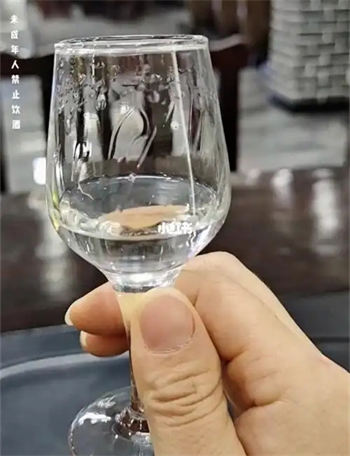挂杯现象能判断酒质好坏吗