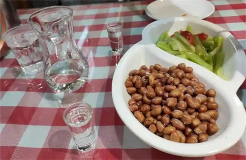 炸花生米搭配白酒有什么好处