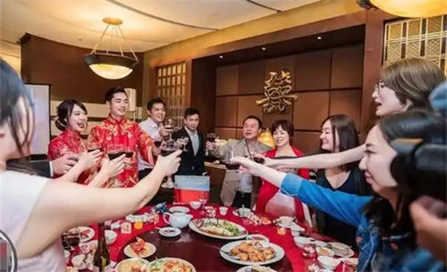 现在婚宴用红酒多还是白酒多  2