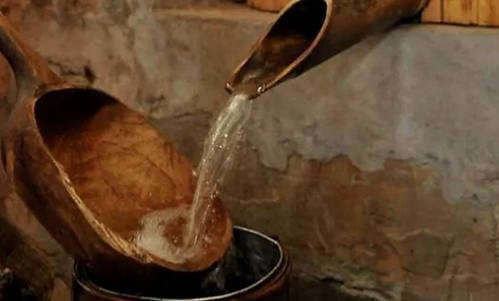 为什么有的酒杯盛过白酒后酒味很重，但是有的就没味道  2