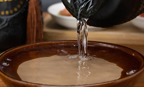 为什么制作酸菜开始时可以加一点白酒  2