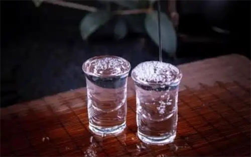 少量喝白酒有哪些好处  2