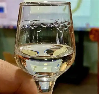 你知道白酒的“挂杯”秘密吗？  3