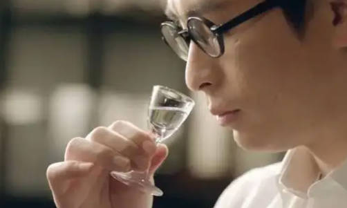 五六年了瓶装酒里面有沉淀物，那是什么  2