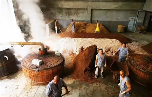 非遗技艺传承遇冷：传统酿酒工艺会消失吗？  2