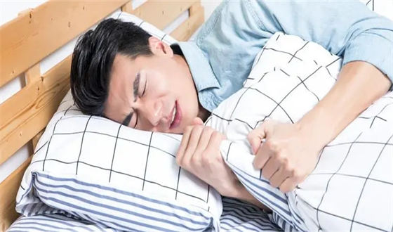 睡前一杯白酒能养生？睡眠监测仪记录的身体反应  1