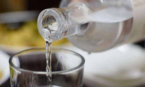 白酒为什么会挂杯？原因很简单  3
