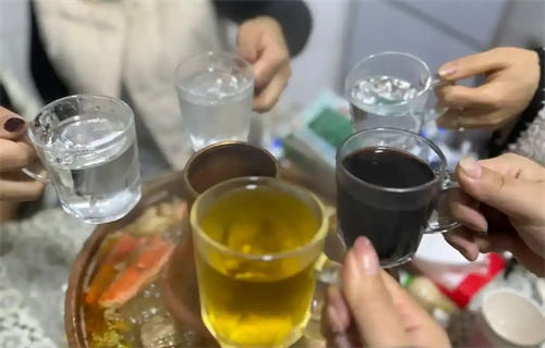 “感情深一口闷”这句话的依据在哪？