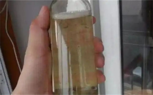 白酒越黄代表年份越老吗？