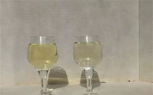 白酒越黄代表年份越老吗？  2