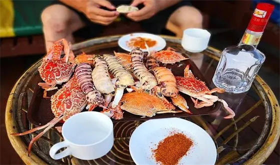 吃海鲜时配白酒真的会痛风吗？