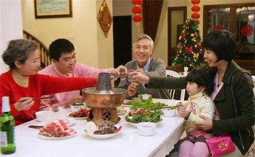 朋友聚会喝白酒，怎样劝酒不伤感情？  3