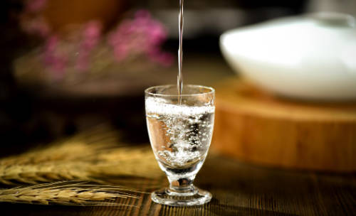 喝完白酒有臭味是为啥  2