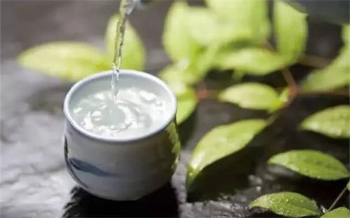 为什么老一辈总说“酒要满，茶要半”？  2