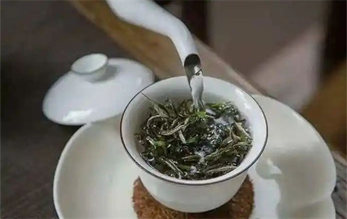 为什么老一辈总说“酒要满，茶要半”？  3