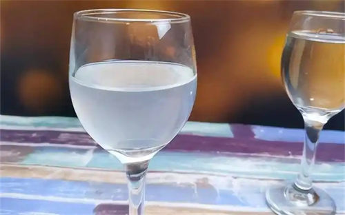 冷冻白酒会出现沉淀？低温结晶现象的科学解释  3