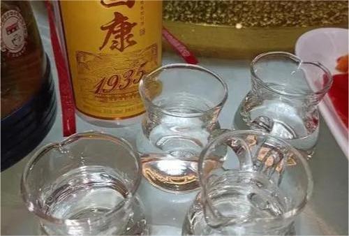 不同香型白酒混饮，是创新还是乱来？  1