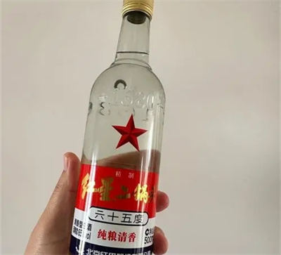 光瓶酒高端化转型的可行性论证