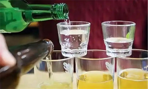 白酒与啤酒搭配的正常比例多少合适  2