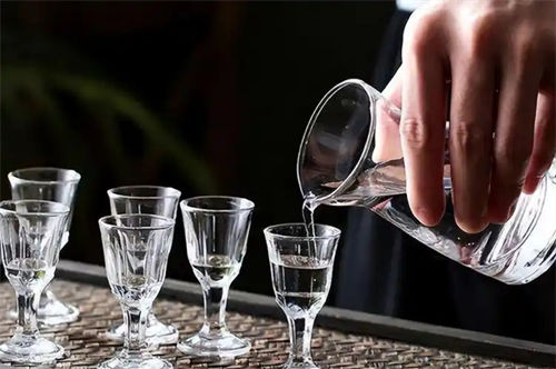为什么顶级酱香酒像交响乐需要“预热”？  2