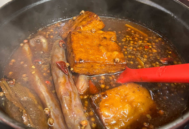 熬制卤水要用白酒吗？白酒在熬制卤水时的作用！