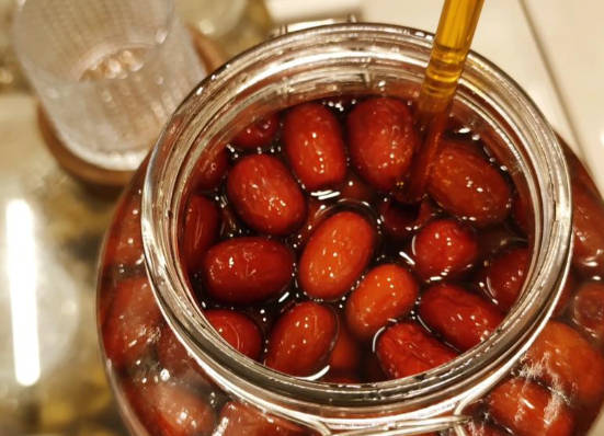 如何用白酒泡大枣？红枣泡白酒的步骤！