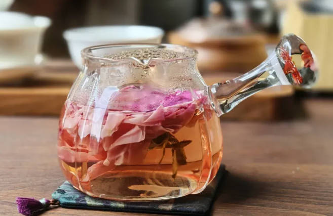 煮花茶能放人久久白酒吗